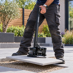 GRABO Erguo S2 met vacuümheffer voor ergonomisch tillen van een grote tegel vanaf de grond